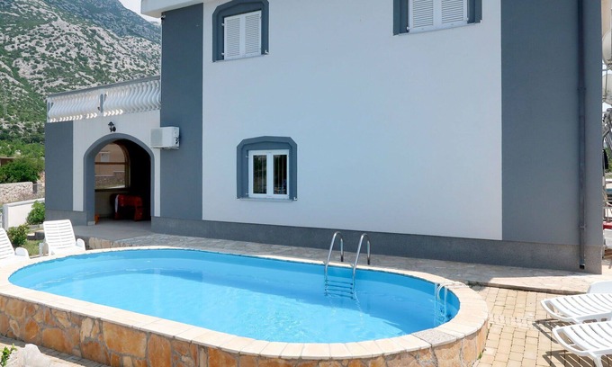 Cesarica House | Wonderful private villa for 12 people with private pool, A/C, WIFI, TV and terrace