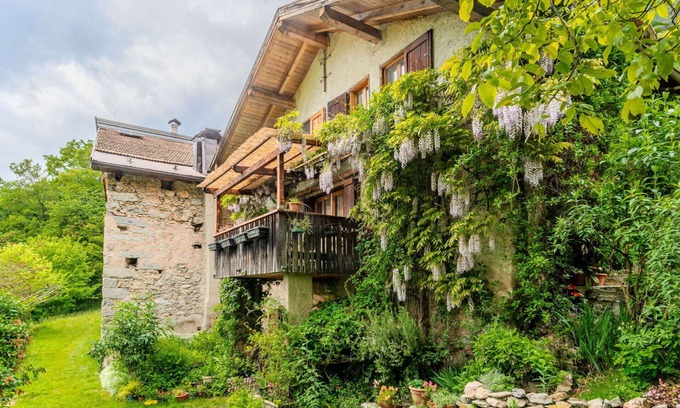 Preore House | Wonderful private villa for 6 guests with TV, patio, pets allowed and panoramic view