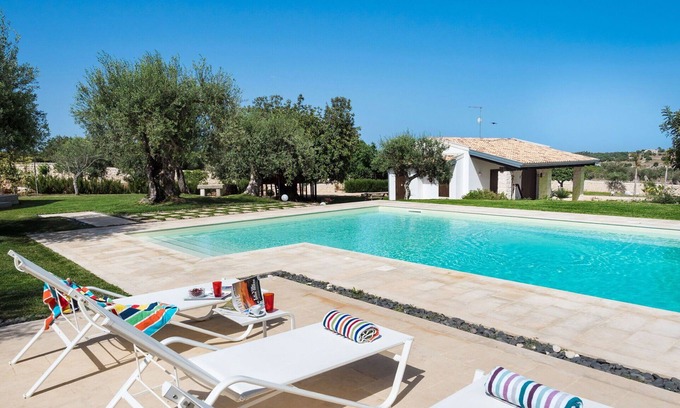 Rosolini Villa | Wonderful private villa for 10 guests with A/C, private pool, WIFI, TV and patio