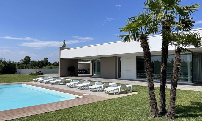 Trambacche di Veggiano Villa | Wonderful private villa with WIFI, private pool, A/C, veranda and parking, close to Padua