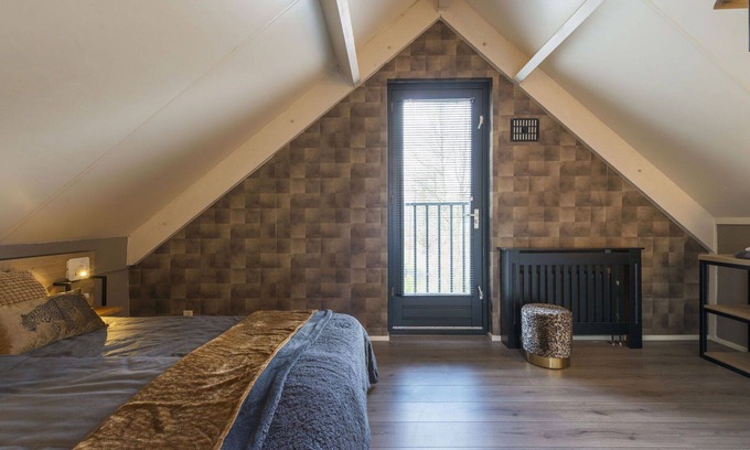 Ewijk House | Wonderful private villa for 6 people with hot tub, WIFI, pool, TV and pets allowed