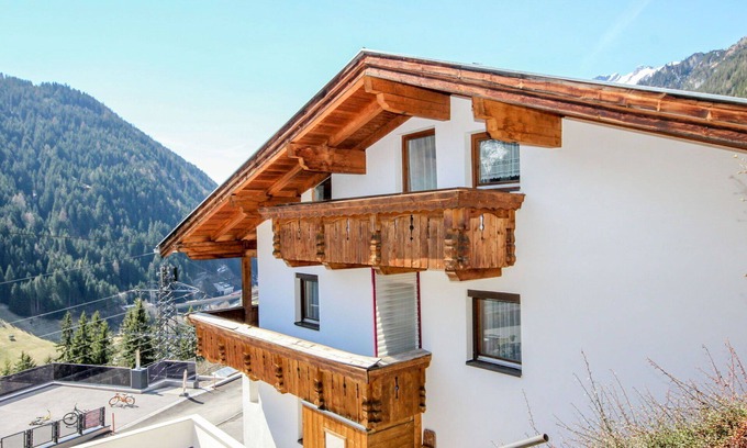 Flirsch House | Wonderful private villa for 10 people with WIFI, TV, patio and pets allowed