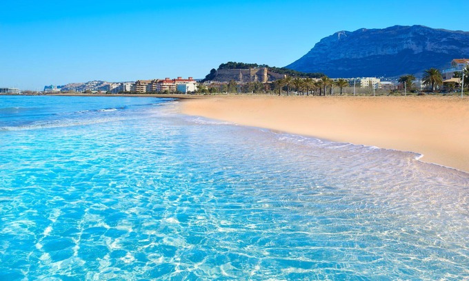 Les Deveses House | Wonderful private villa for 12 guests with private pool, TV, terrace and parking