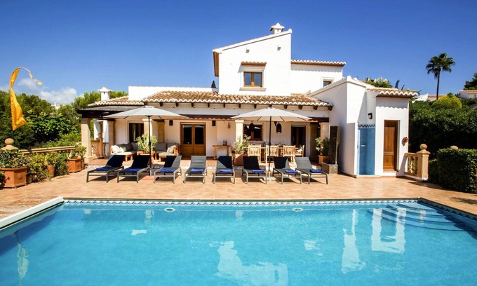 Media Luna Villa | Wonderful private villa for 8 people with WIFI, private pool, A/C, TV and patio