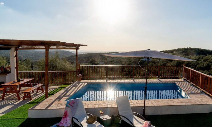 Cabra Villa | Wonderful private villa for 4 people with WIFI, A/C, private pool, TV, terrace and pets allowed