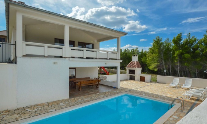 Rovanjska House | Wonderful private villa for 10 guests with A/C, private pool, WIFI, TV and terrace