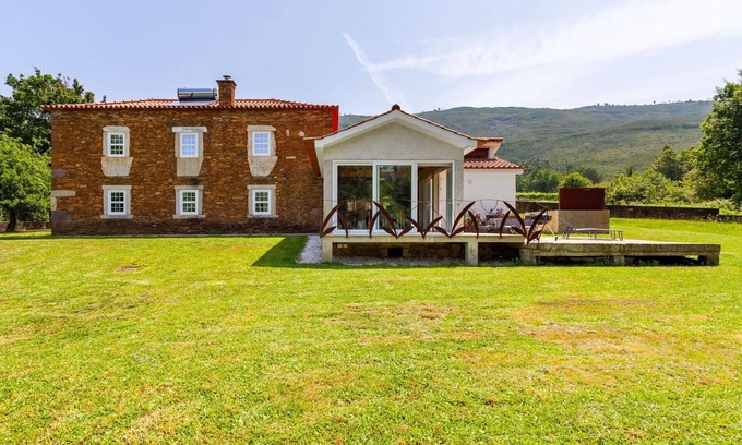 Caminha Villa | Wonderful private villa for 6 guests with A/C, WIFI, TV and patio