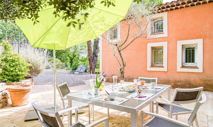 Carces House | Wonderful private villa for 8 guests with WIFI, private pool, TV, patio and pets allowed