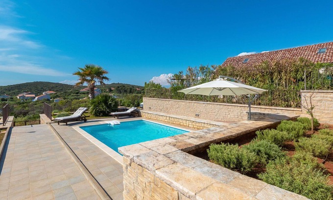 Ugljan House | Wonderful private villa for 8 people with WIFI, private pool, A/C, TV and patio