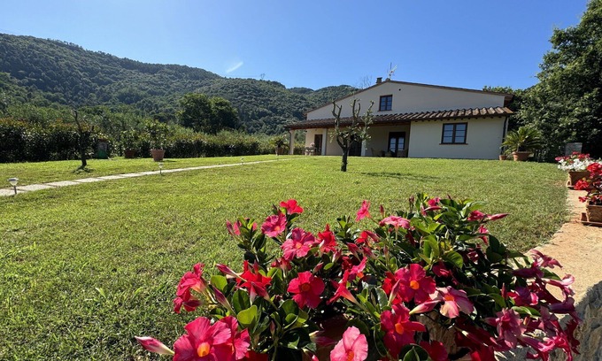 Santa Maria del Giudice Villa | Wonderful private villa for 7 people with A/C, WIFI, TV, veranda, pets allowed and panoramic view