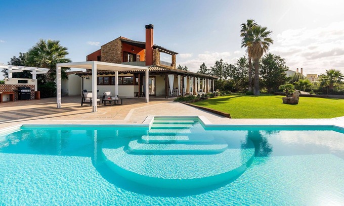 Mockarta Villa | Wonderful private villa for 9 guests with private pool, A/C, WIFI, TV, terrace and panoramic view