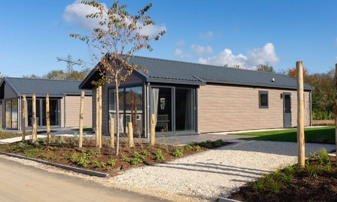 Linden House | Wonderful private villa for 6 guests with WIFI, TV and terrace