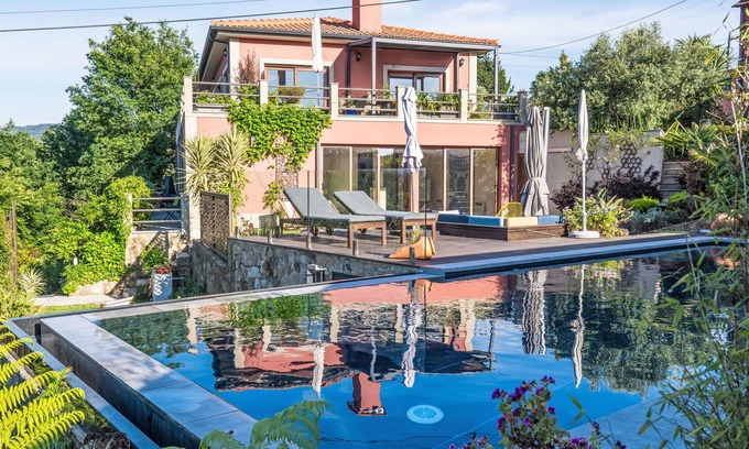 Ponte de Lima Villa | Wonderful private villa for 12 guests with WIFI, private pool, TV and patio