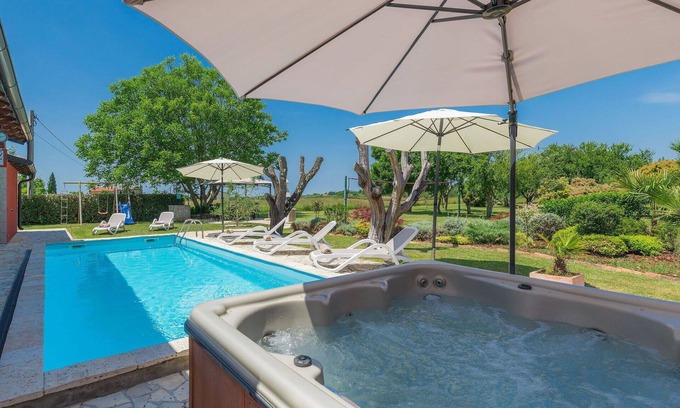 Kaldanija House | Wonderful private villa with WIFI, A/C, private pool, hot tub, TV, terrace and pets allowed