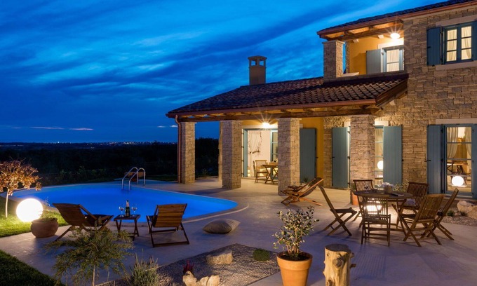 Vardica House | Wonderful private villa with A/C, private pool, WIFI, hot tub, TV, patio, pets allowed and parking