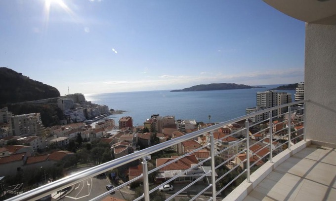Rafajlovici Apartment | Wonderful Sea View One-Bedroom Apartment in Rafailovici by CMM