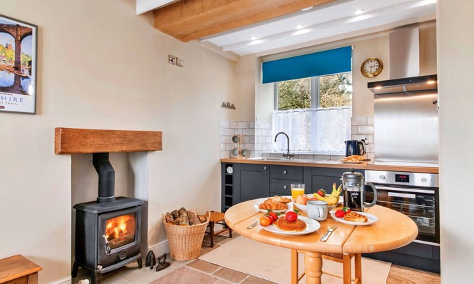 Grewelthorpe House | Wonderful villa for 2 people with WIFI, TV, pets allowed and parking