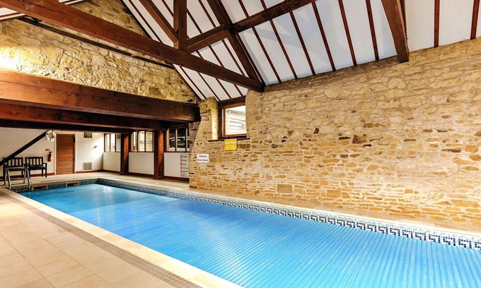 Craven Arms House | Wonderful villa for 4 people with WIFI, pool and parking
