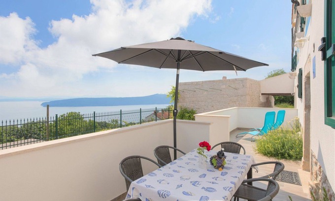 Sveta Jelena House | Wonderful villa for 6 people with A/C, WIFI, TV, terrace and pets allowed