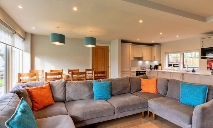 Dorsington House | Wonderful villa for 8 people with WIFI, TV, pets allowed and parking