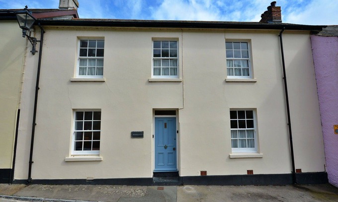 Cawsand House | Wonderful villa for 8 guests with WIFI, terrace and pets allowed