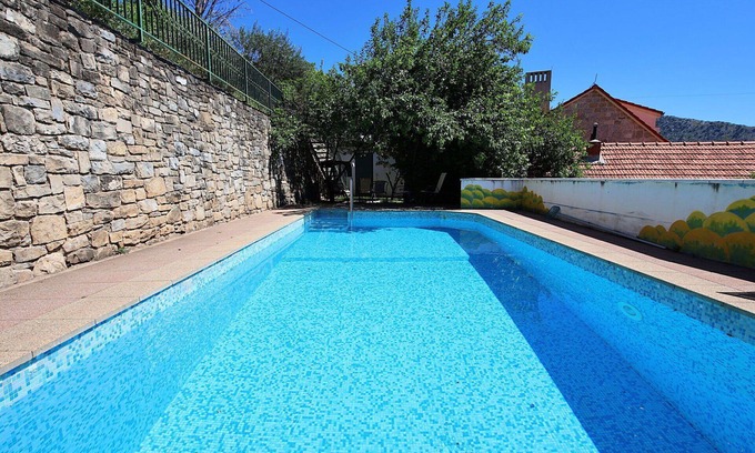 Zrnovnica House | Wonderful villa for 8 guests with private pool, A/C, WIFI, TV, terrace, panoramic view and park.