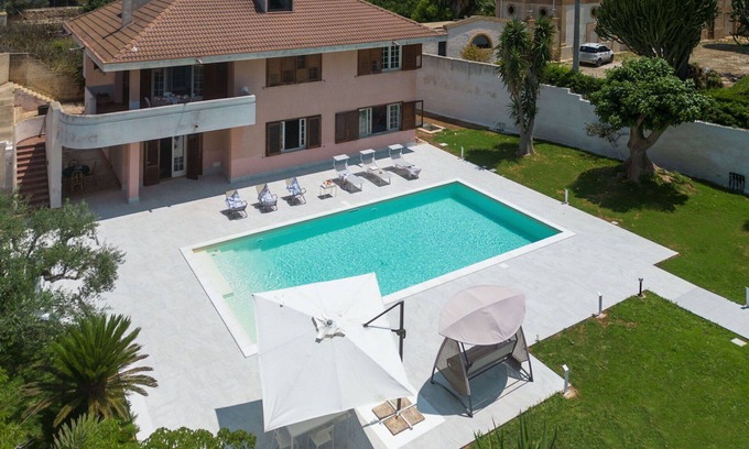 Marsala House | Wonderful villa for 8 people with WIFI, A/C, hot tub, private pool, TV, terrace and parking