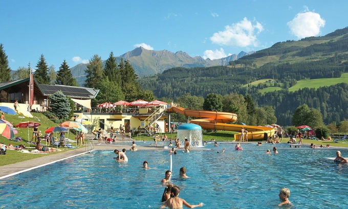 Piesendorf Villa | Wonderful villa for 16 people with WIFI, TV and terrace
