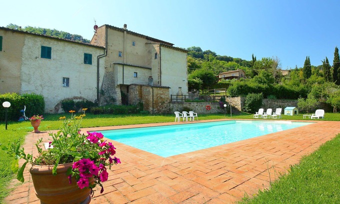 Volterra Villa | Wonderful villa with WIFI, private pool, TV, patio, pets allowed, panoramic view and parking