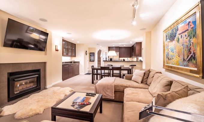 Avon Condo | Wonderfully Appointed 3BR Condo - Seasons at Avon - Walk to Riverfront Gondola!