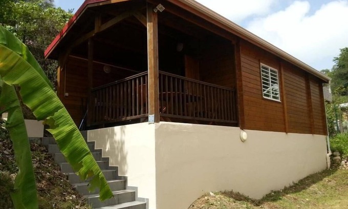 Le Gosier House | Wooden bungalow with pool, quiet and charming, 5 minutes from the beach