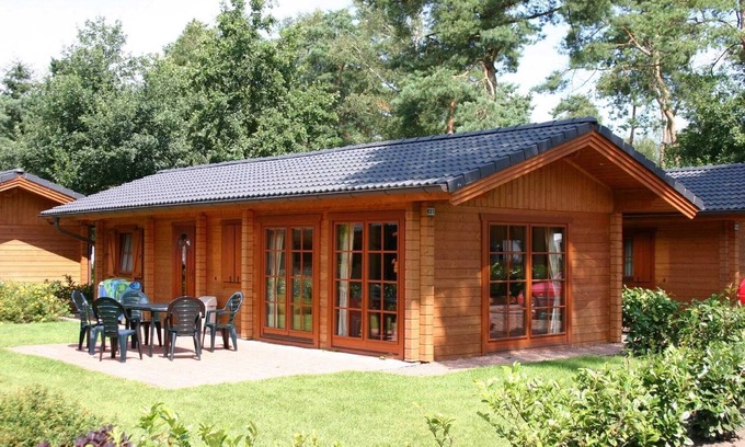 Lochem Ski Chalet | Wooden chalet in a holiday park in the Achterhoek