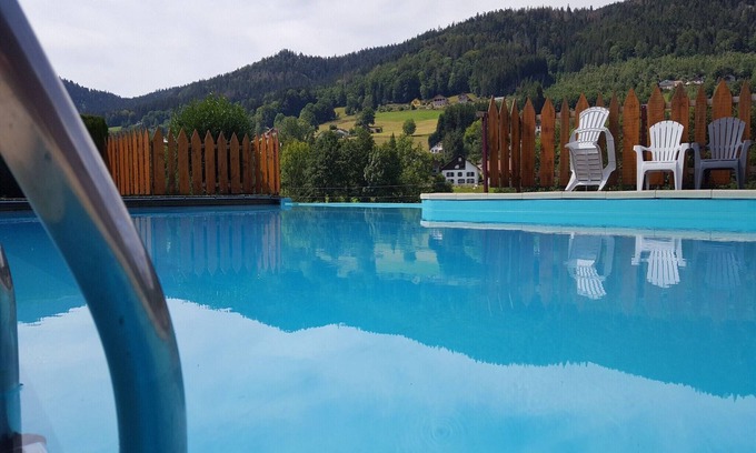 Le Syndicat Ski Chalet | Wooden chalet in Vosges by a pond