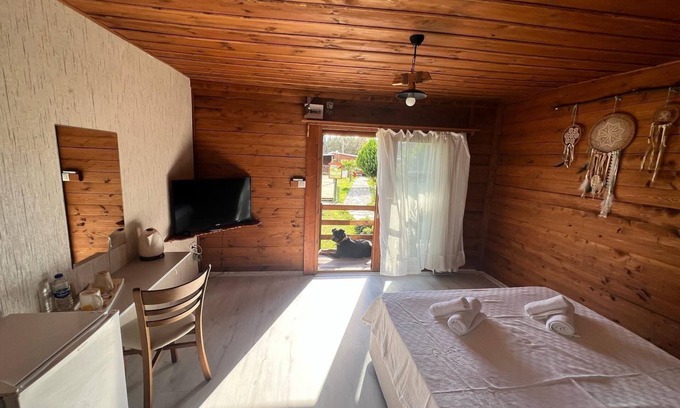 Bitez Hotel | Woodentowns