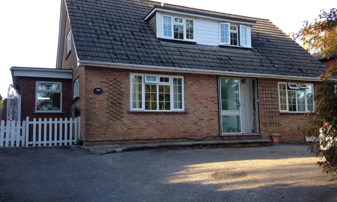 New Forest District Cottage | Woodfearn, Sway - Dog Friendly - Bike Friendly