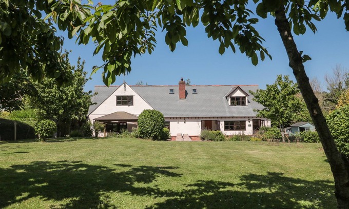 Bilbrook House | WOODHAY, pet friendly, with hot tub in Washford
