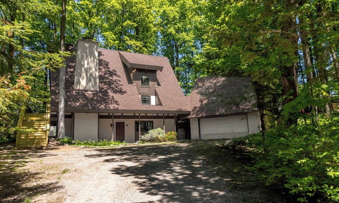 Harbor Springs Ski Chalet | Woodland Lodge: 4 BR, 3 BA in Harbor Springs, Sleeps 10