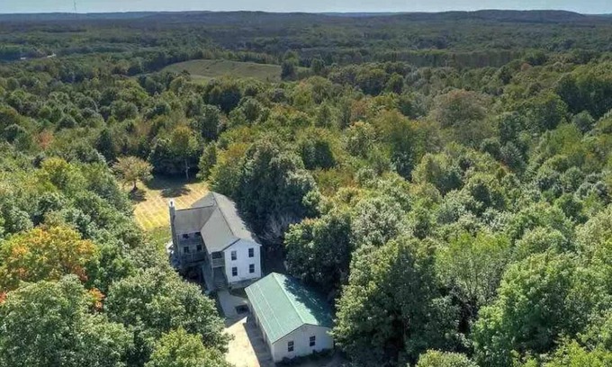 Bear Lake House | Woodland Lodge 40 acres close to Crystal Mountain