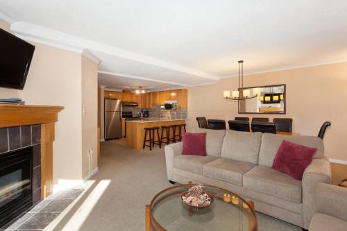 Upper Village House | Woodrun Lodge 302 | Large Condo w/Shared Heated Pool & Large Hot Tub