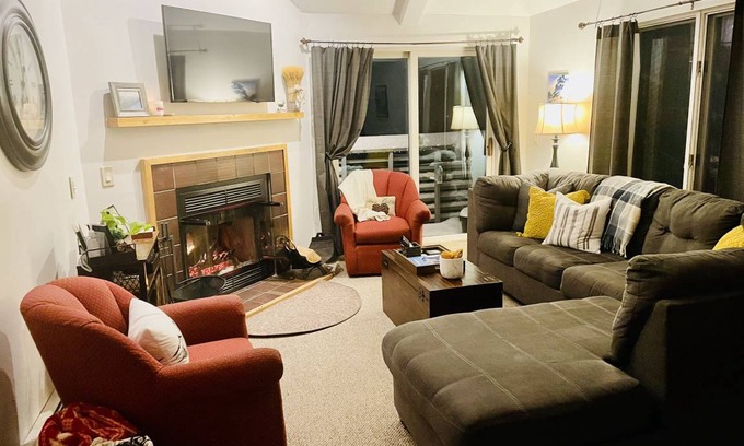 Killington Condo | Woods Resort Village 08 nicely decorated walk to pool 5 mins drive to mountain