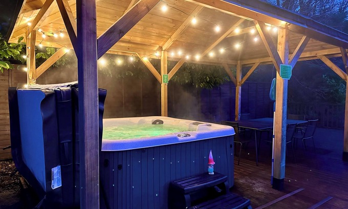 Fenay Bridge House | Woodsome Lodge perfect for big families and luxury pamper weekends with hot tub!