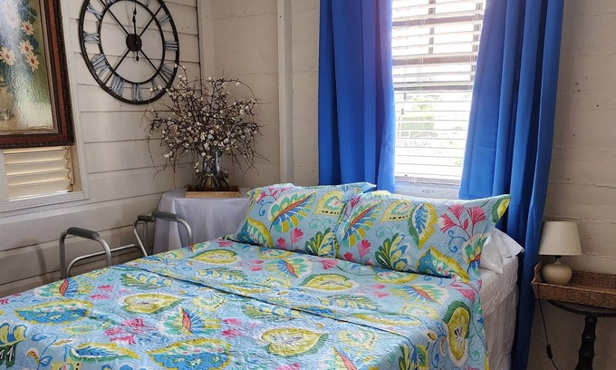 Brighton Cottage | Worthwhile Stays Room #1