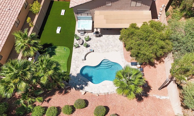 Scarlett Canyon House | WOW $175K+ NewBackyard and Interior: 4Br+BonusRm+3Ba+HtdPool*HotTub*Golf*FirePit