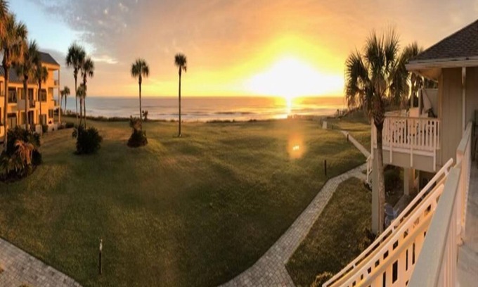 Sawgrass Condo | Wowzah! One bedroom oceanfront second floor condo in Sawgrass Beach Club