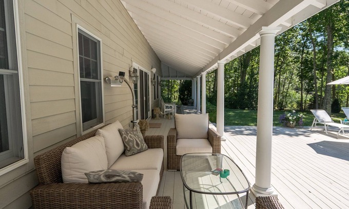 North Haven House | Wraparound Porch with Seating, Outdoor Dining, Master Bedroom with Jacuzzi,.