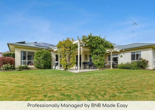 Orange House | Wren Hill - Dreamy Home with Spectacular Views