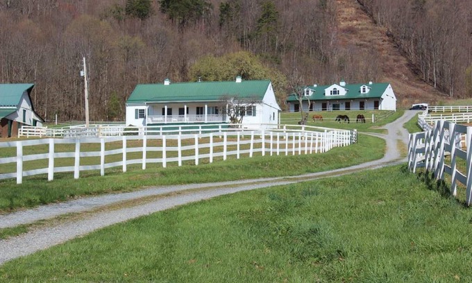Roanoke House | WTR Stables Barn Loft @wtrstablesloft