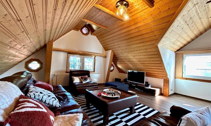 Neckertal Apartment | Wunderschöne Maisonette-Ferienwohnung in stattlichem Toggenburgerhaus