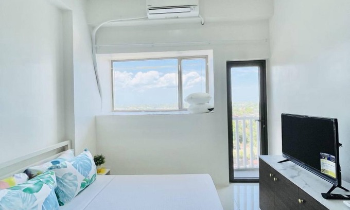 Jaro Apartment | WV Towers Studio with Pool Access