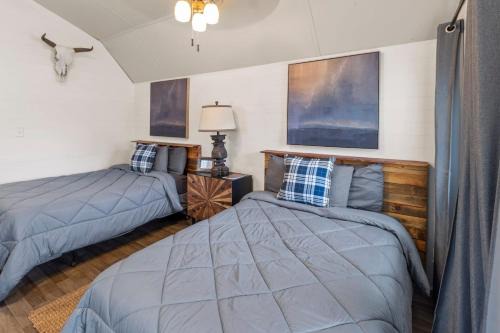 Oil City House | Wyldewoodcaddo Lake Cabins With Kayaks